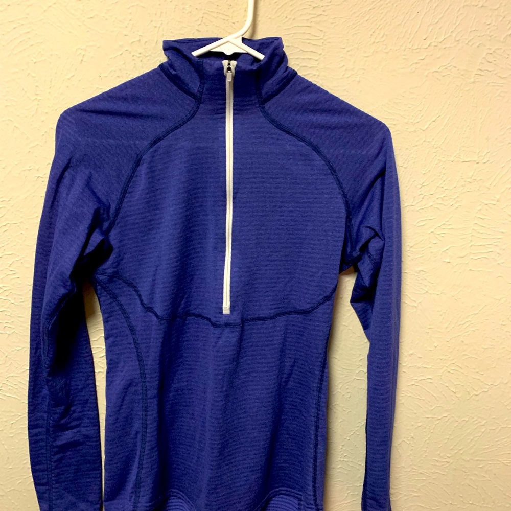 Patagonia purple pull over size women’s small